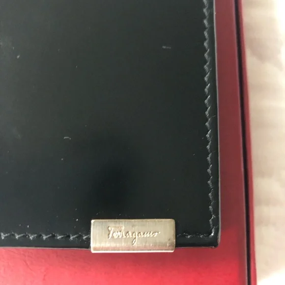 Authentic Salvatore Ferragamo Black Leather wallet - Picture 4 of 11